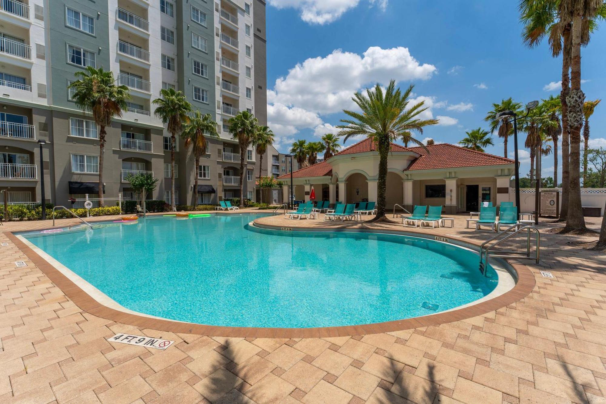 King Queen Spacious Near Universal Holiday home
