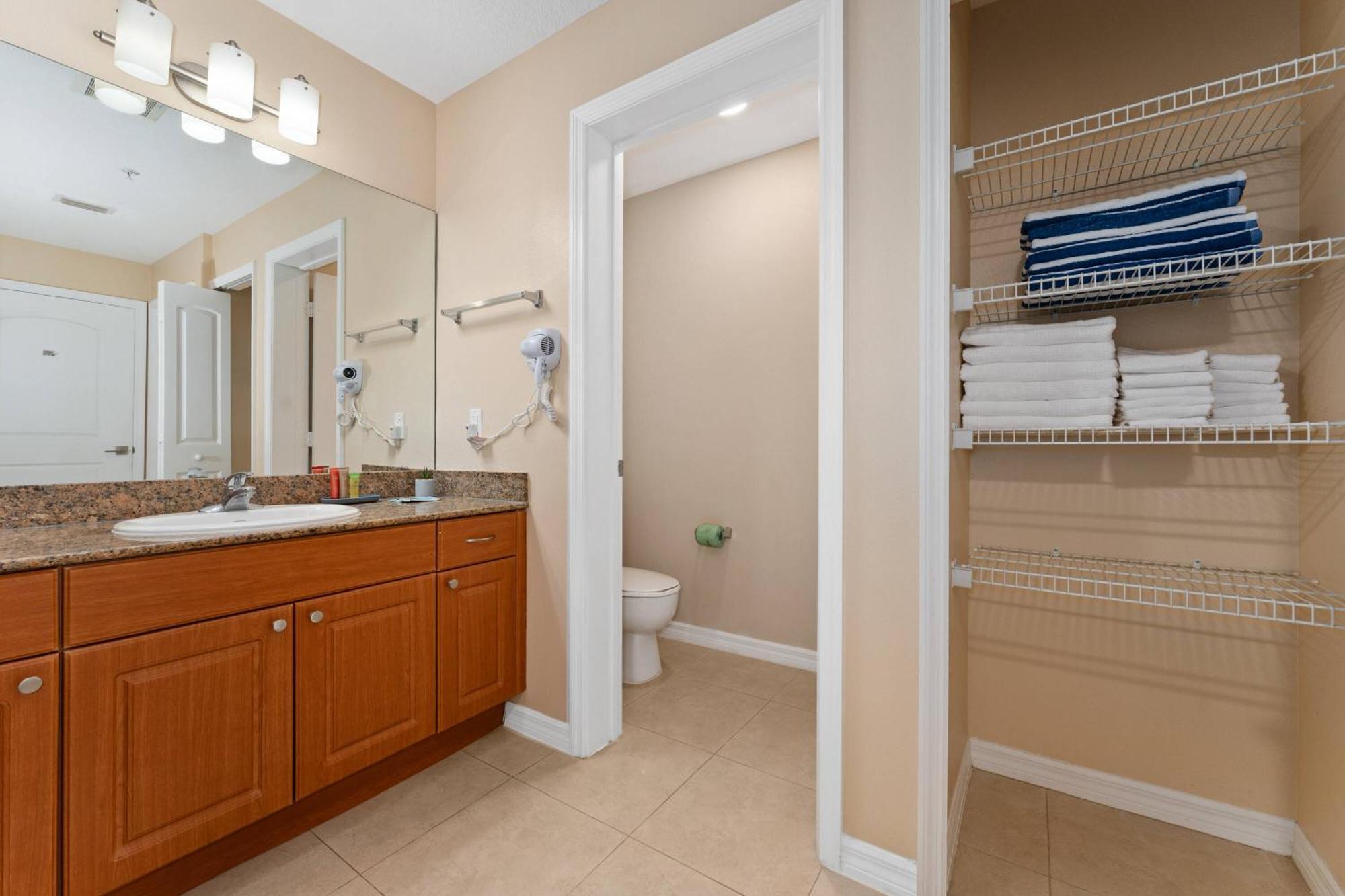 Cozy W Kitchen Near Universal Apartment *