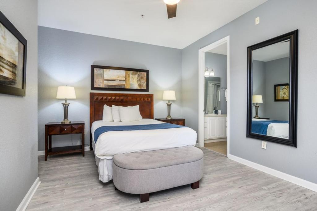 Newly Renovated Premium Condo, Vista Cay - 2002 Apartment *