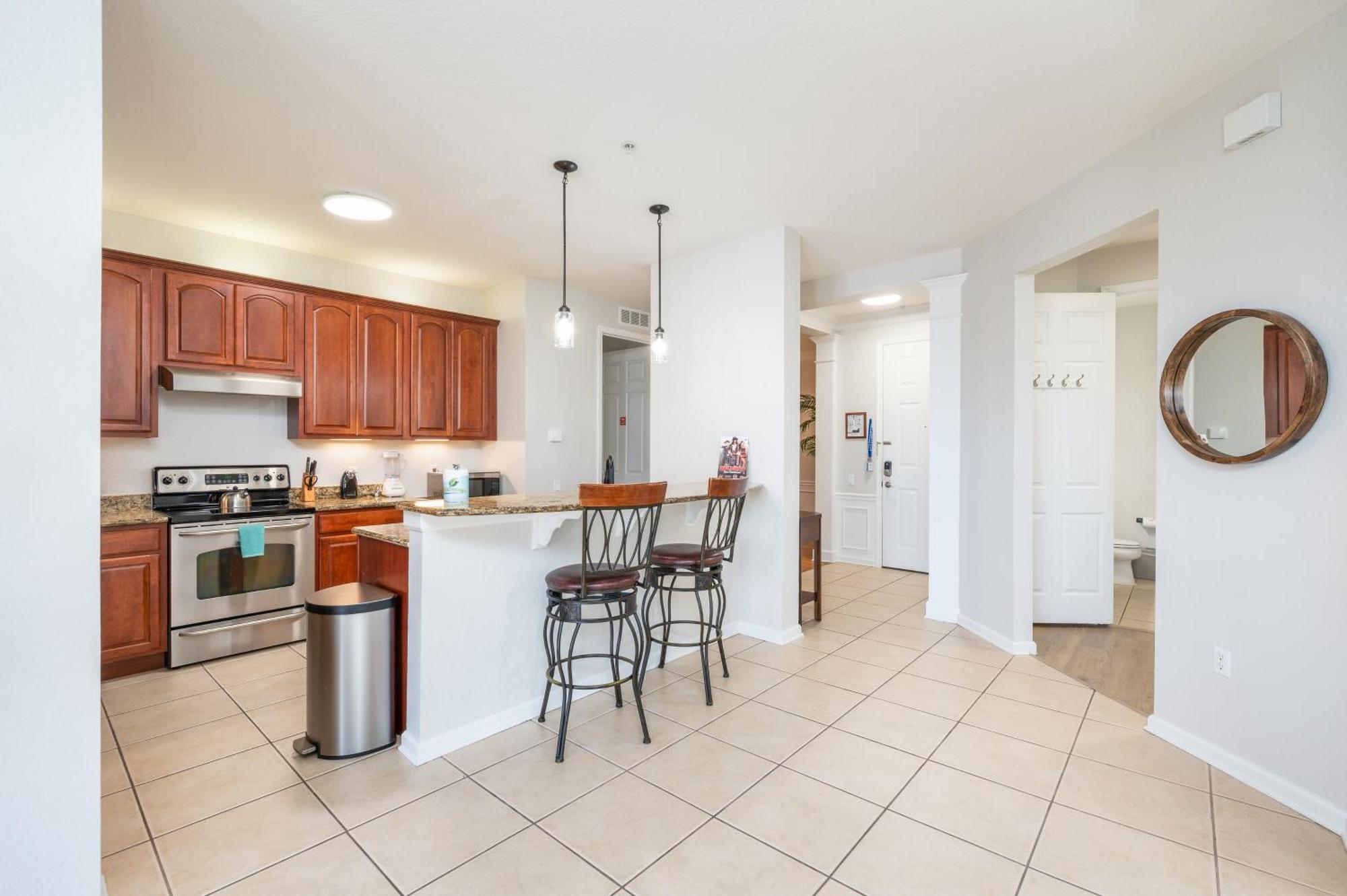 Beautiful Lakeview Condo, New Listing -1024 * Orlando