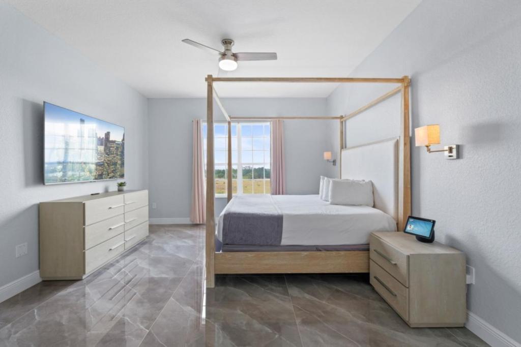 Luxury Lakeview Penthouse, Vista Cay 1025 Apartment *