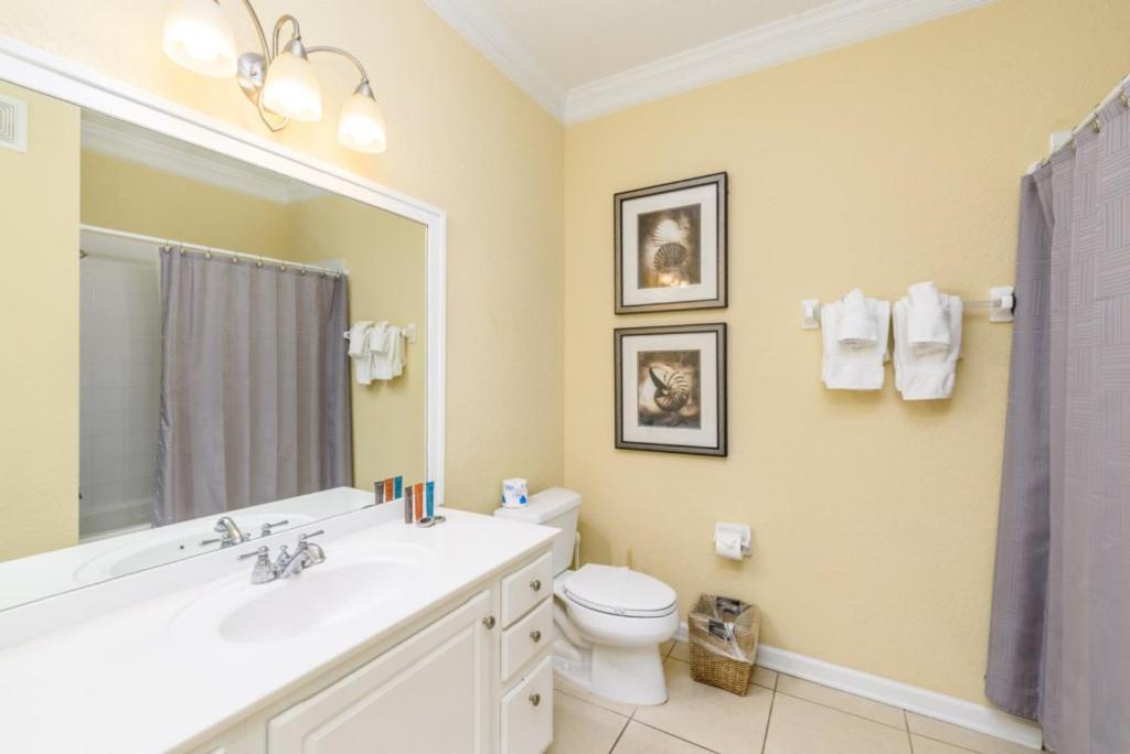 Gorgeous 3 Bed Lakeview, Vista Cay - 1010