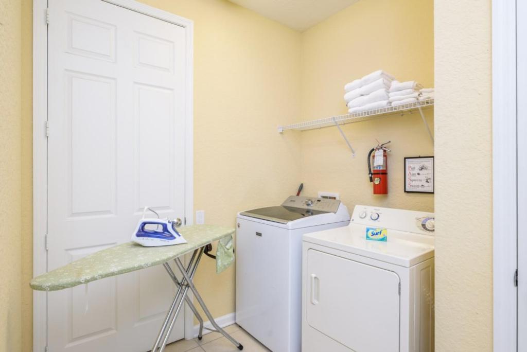 Gorgeous 3 Bed Lakeview, Vista Cay - 1010 Apartment