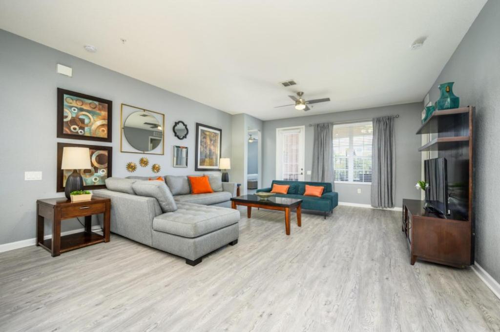 Newly Renovated Premium Condo, Vista Cay - 2002 Apartment *