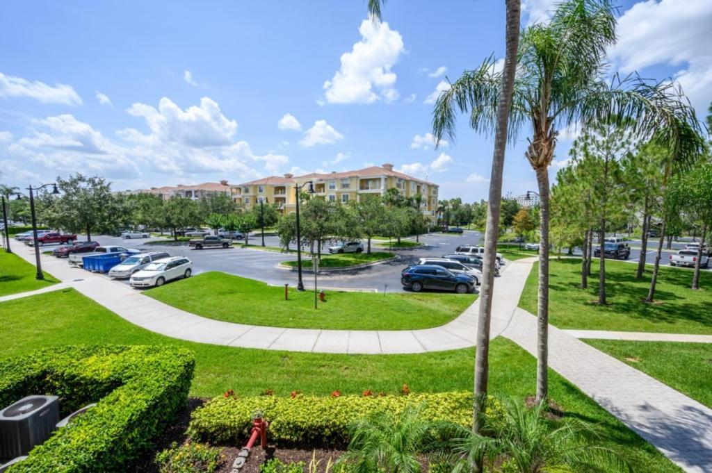 Newly Renovated Premium Condo, Vista Cay - 2002 *