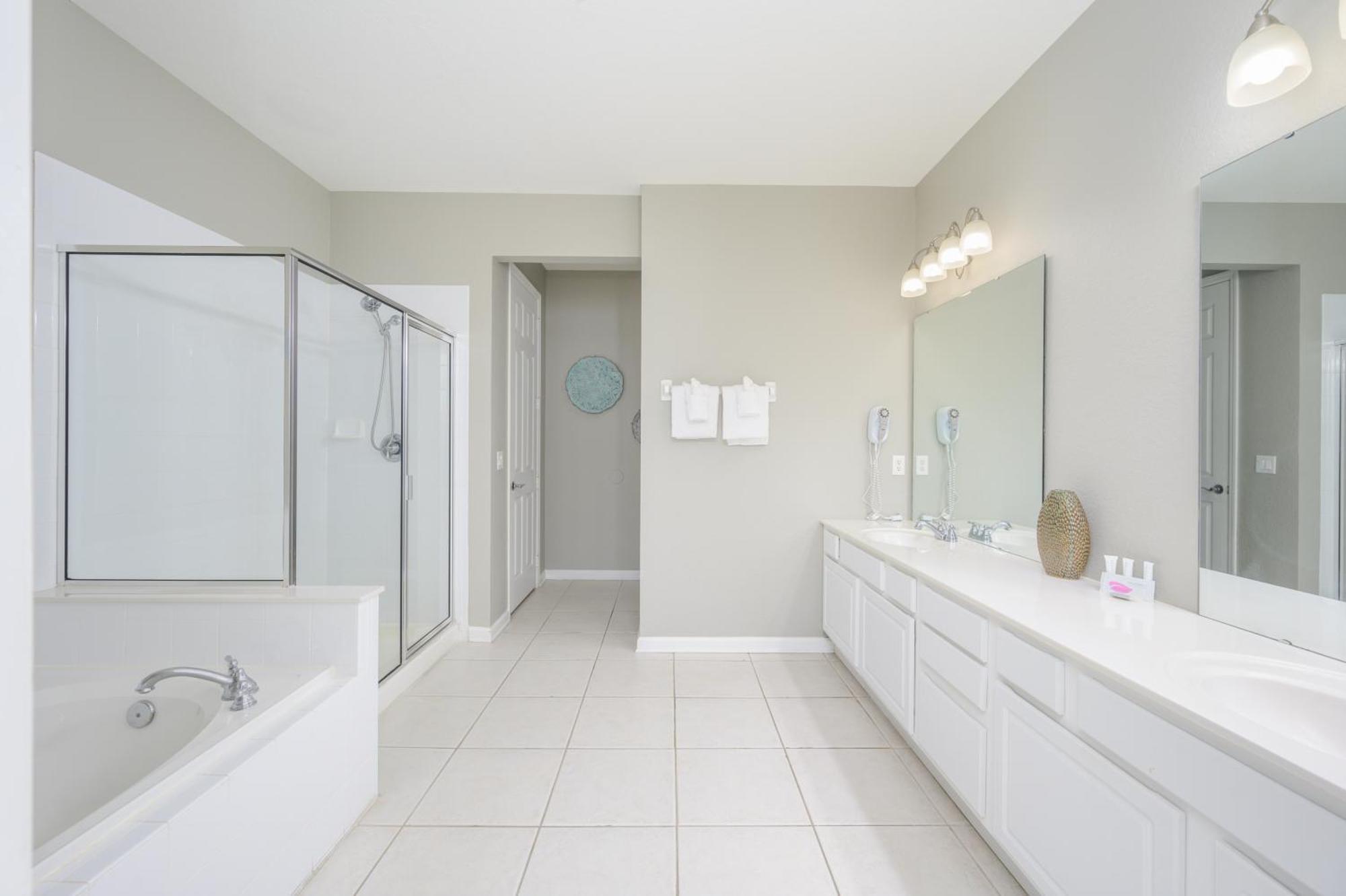 Beautiful Epic Universe Condo, Vista Cay - 1004 Apartment *