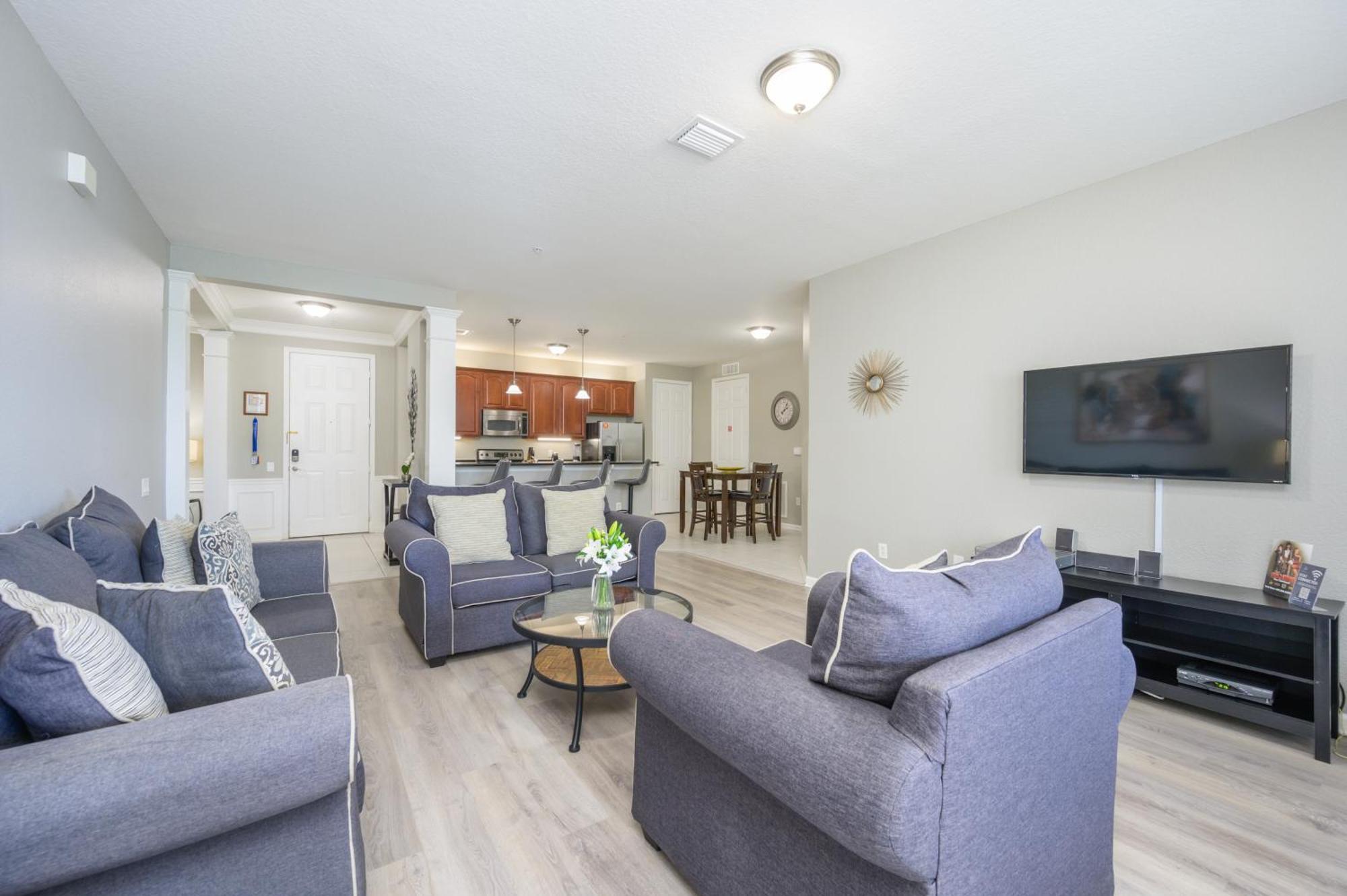 Beautiful Epic Universe Condo, Vista Cay - 1004