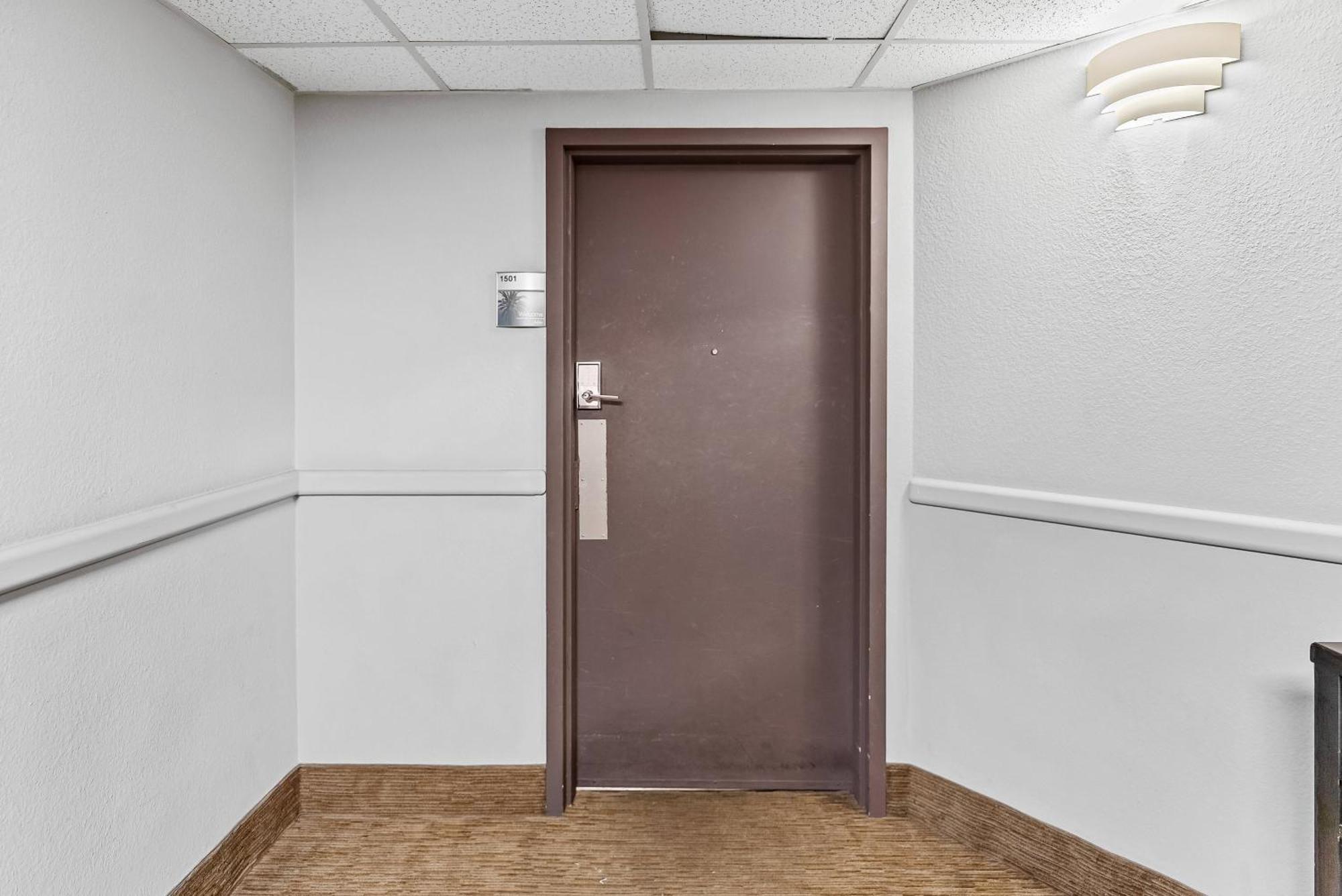 New Amazing 2 Bedrooms Nex To Universal Apartment *