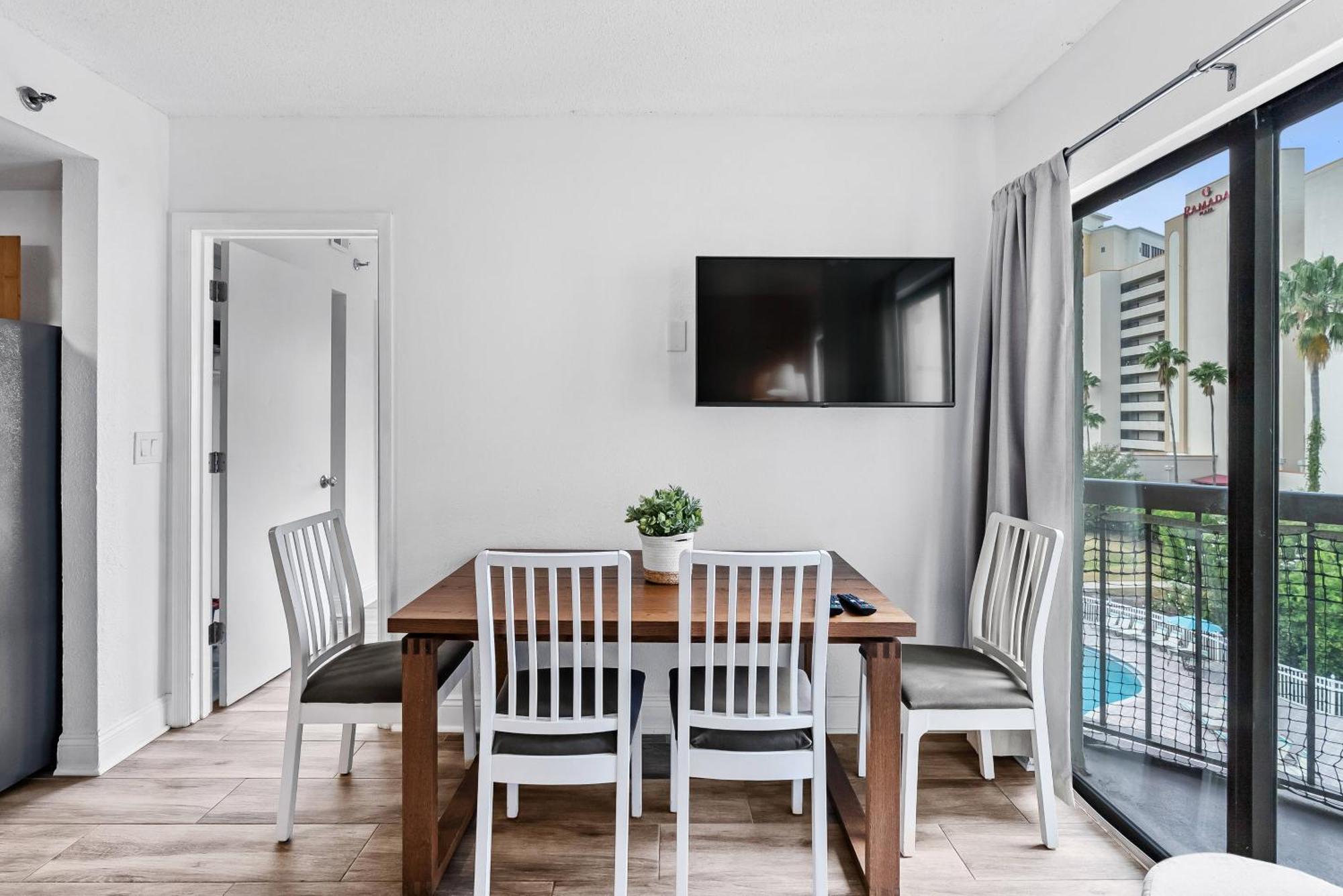 New Amazing 2 Bedrooms Nex To Universal Apartment
