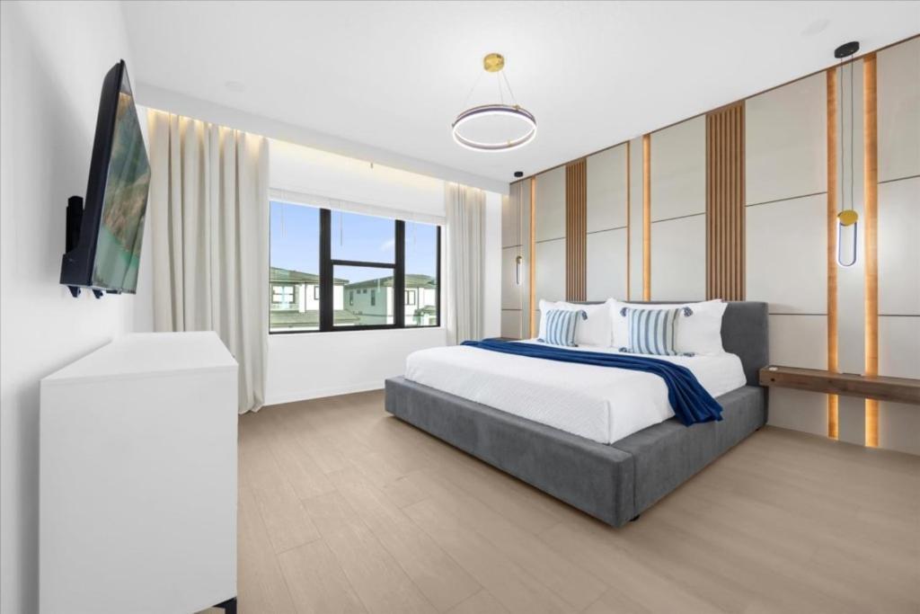 10 Bedrooms - 9 Bathroom - Paradiso 5767hs *