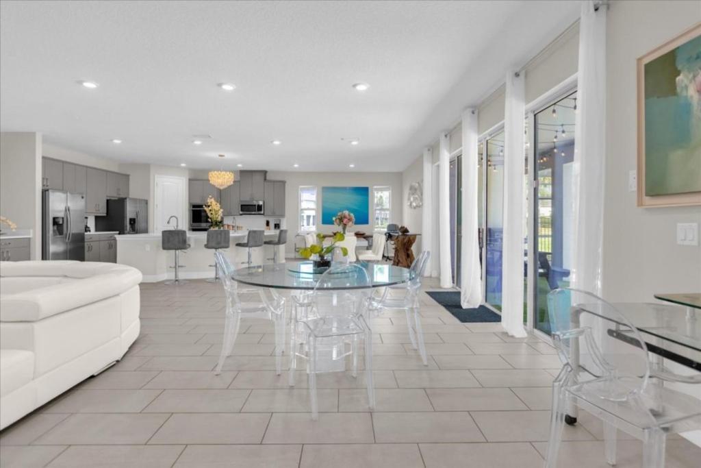 10 Bedroom- 10,5 Bathroom- Encore 205ss Orlando
