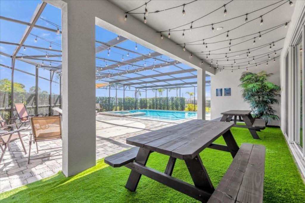 10 Bedroom- 10,5 Bathroom- Encore 205ss *