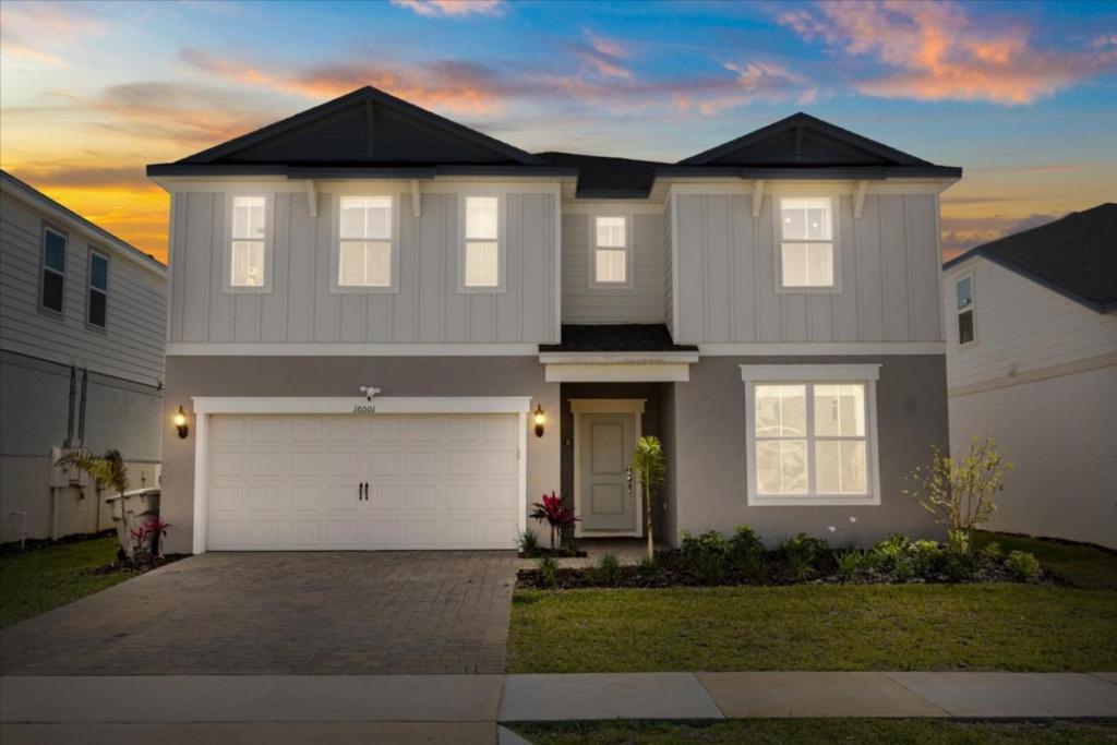 10 Bedrooms - 8 Bathrooms - Windsor Cay 16001cc *