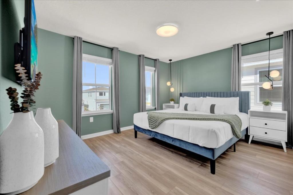 10 Bedrooms - 8 Bathrooms - Windsor Cay 16001cc Holiday home *