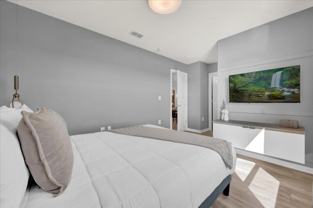 10 Bedrooms - 8 Bathrooms - Windsor Cay 16001cc *