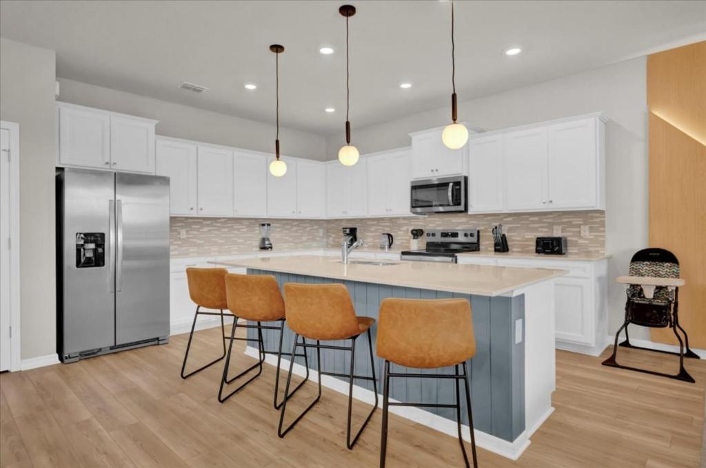 10 Bedrooms - 8 Bathrooms - Windsor Cay 16001cc *