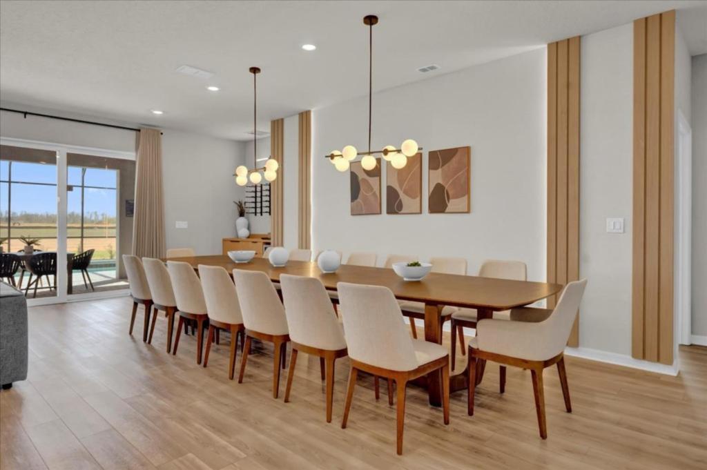 10 Bedrooms - 8 Bathrooms - Windsor Cay 16001cc Holiday home