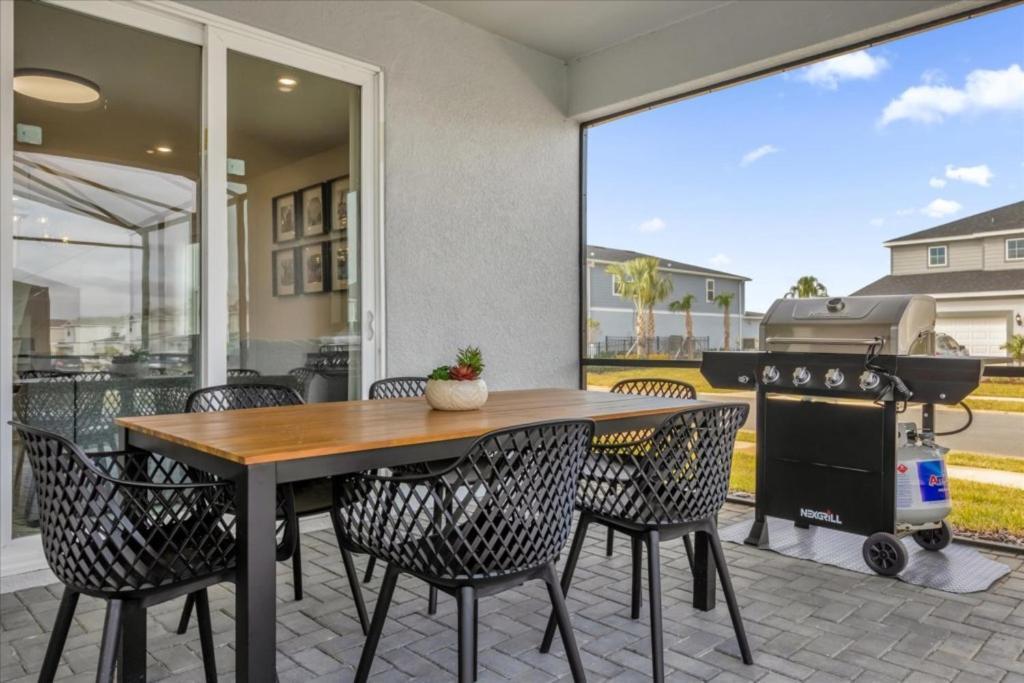 7 Bedrooms - 5,5 Bathrooms - Windsor Cay 16203tw *