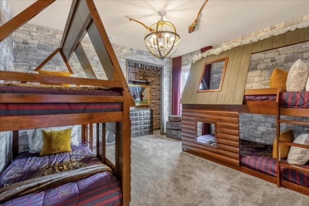 7 Bedrooms - 5,5 Bathrooms - Windsor Cay 16203tw *