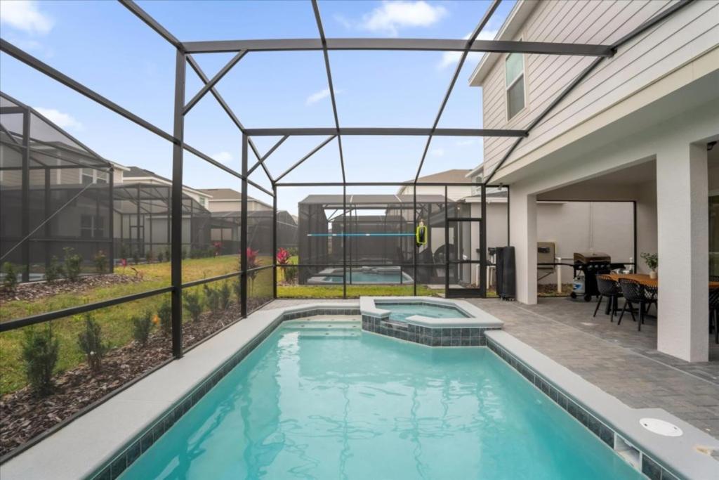 7 Bedrooms - 5,5 Bathrooms - Windsor Cay 16225sk