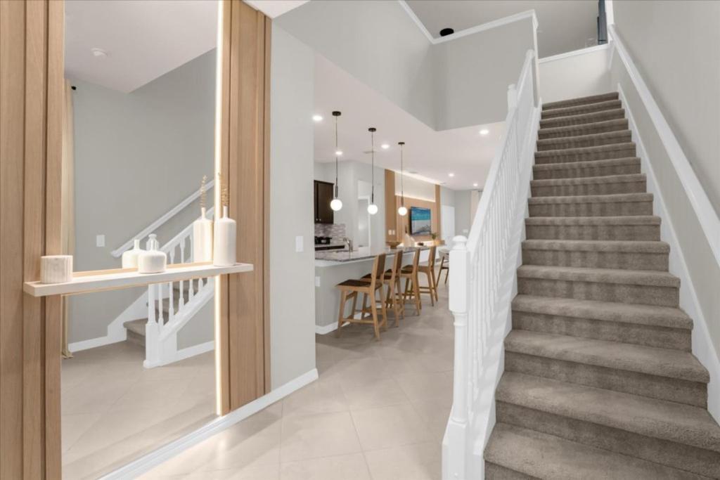 7 Bedrooms - 5,5 Bathrooms - Windsor Cay 16225sk *