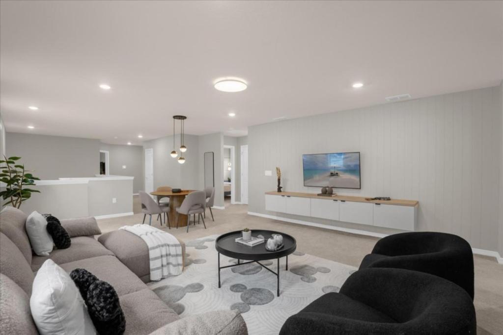 7 Bedrooms - 5,5 Bathrooms - Windsor Cay 16225sk