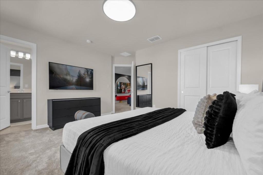 10 Bedrooms- 8 Bathrooms- Windsor Cay 16212sm * Orlando