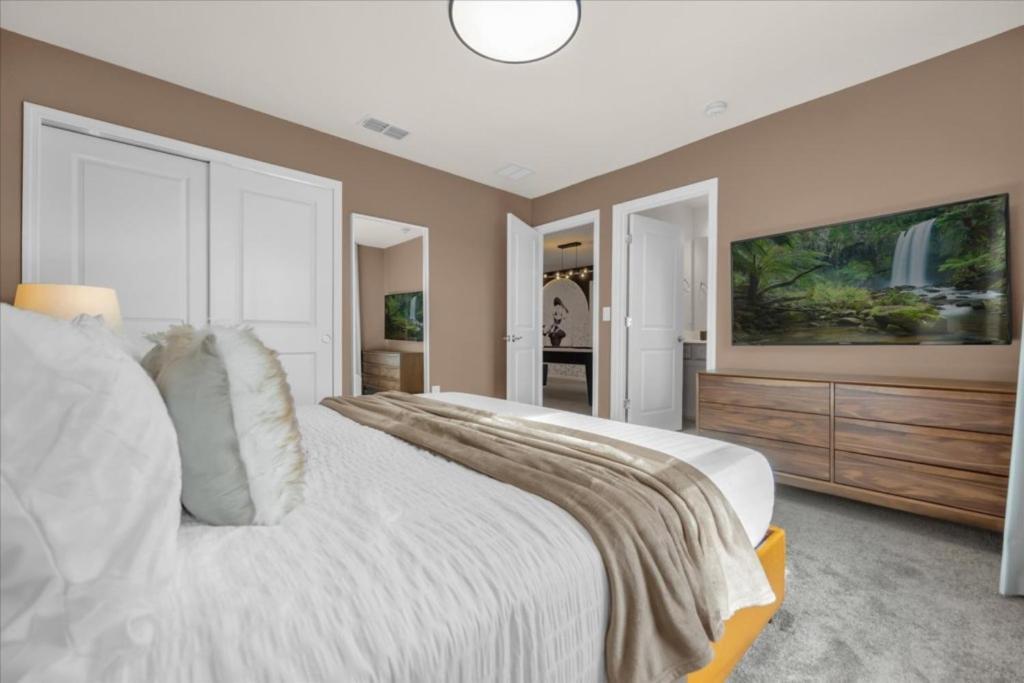 10 Bedrooms- 8 Bathrooms- Windsor Cay 16212sm * Orlando