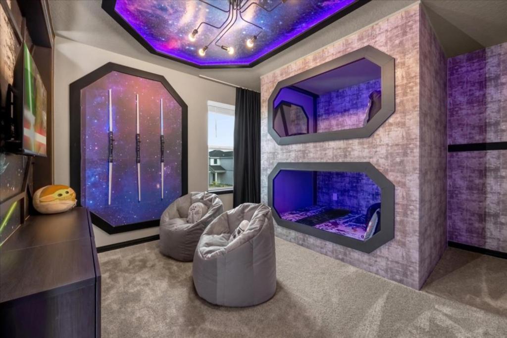 10 Bedrooms- 8 Bathrooms- Windsor Cay 16212sm
