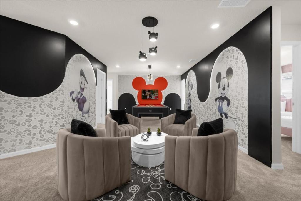10 Bedrooms- 8 Bathrooms- Windsor Cay 16212sm Orlando