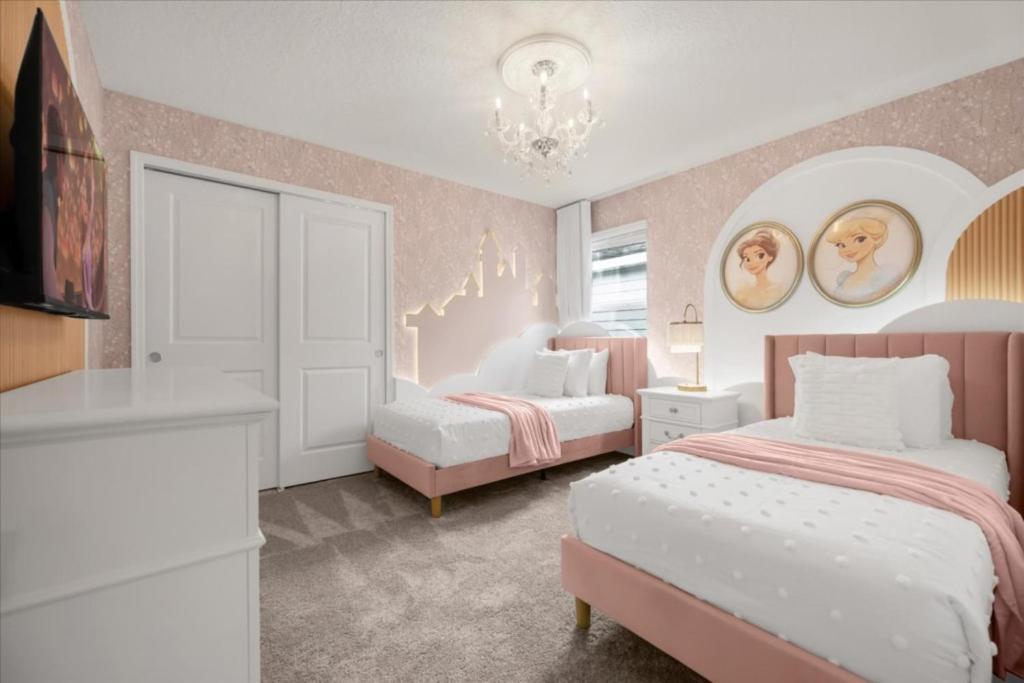 10 Bedrooms- 8 Bathrooms- Windsor Cay 16212sm * Orlando