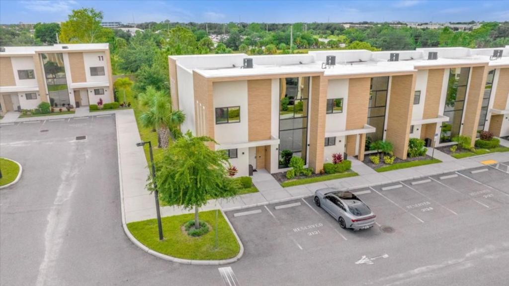 4 Bedroom-4,5 Bathroom-magic Village Views3131rw