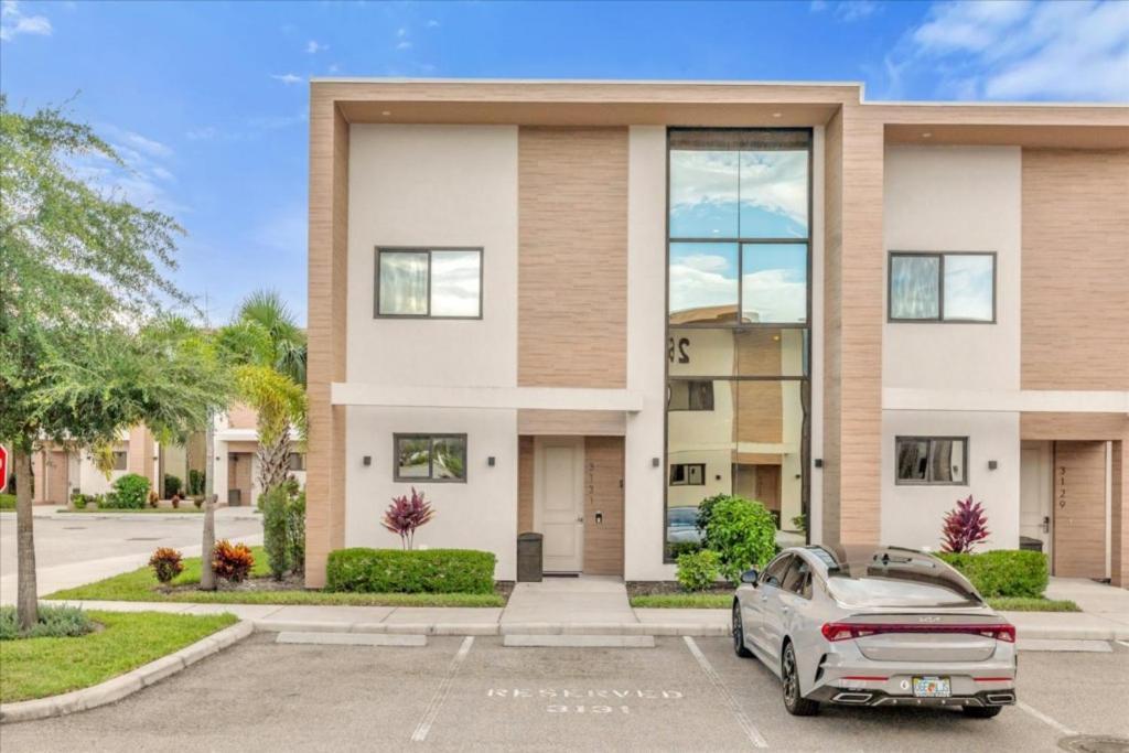 4 Bedroom-4,5 Bathroom-magic Village Views3131rw *