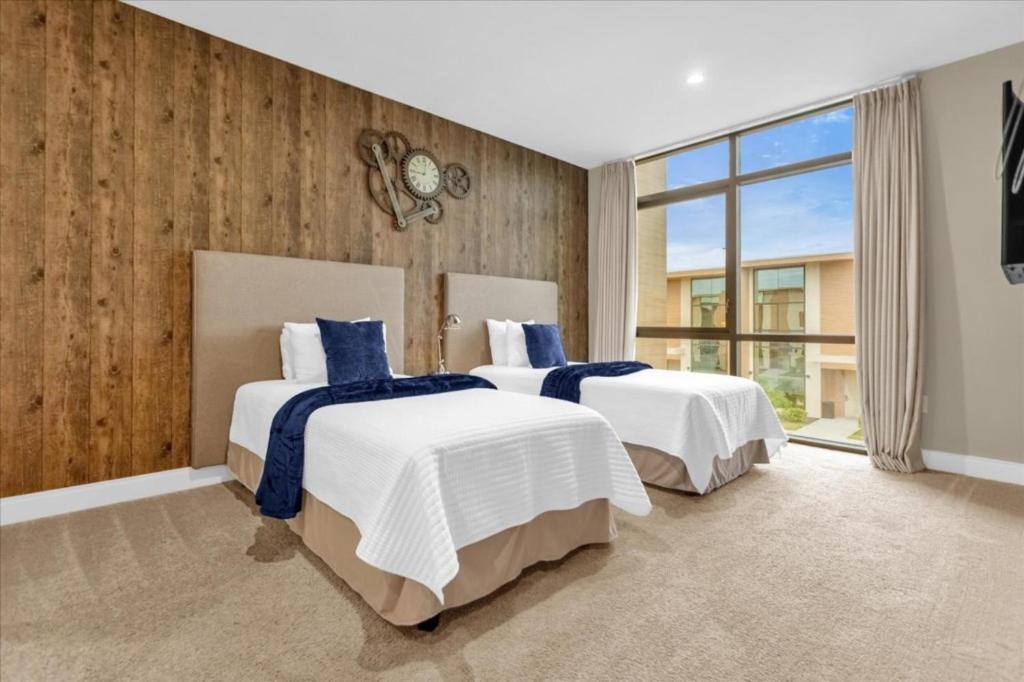 4 Bedroom-4,5 Bathroom-magic Village Views3131rw *