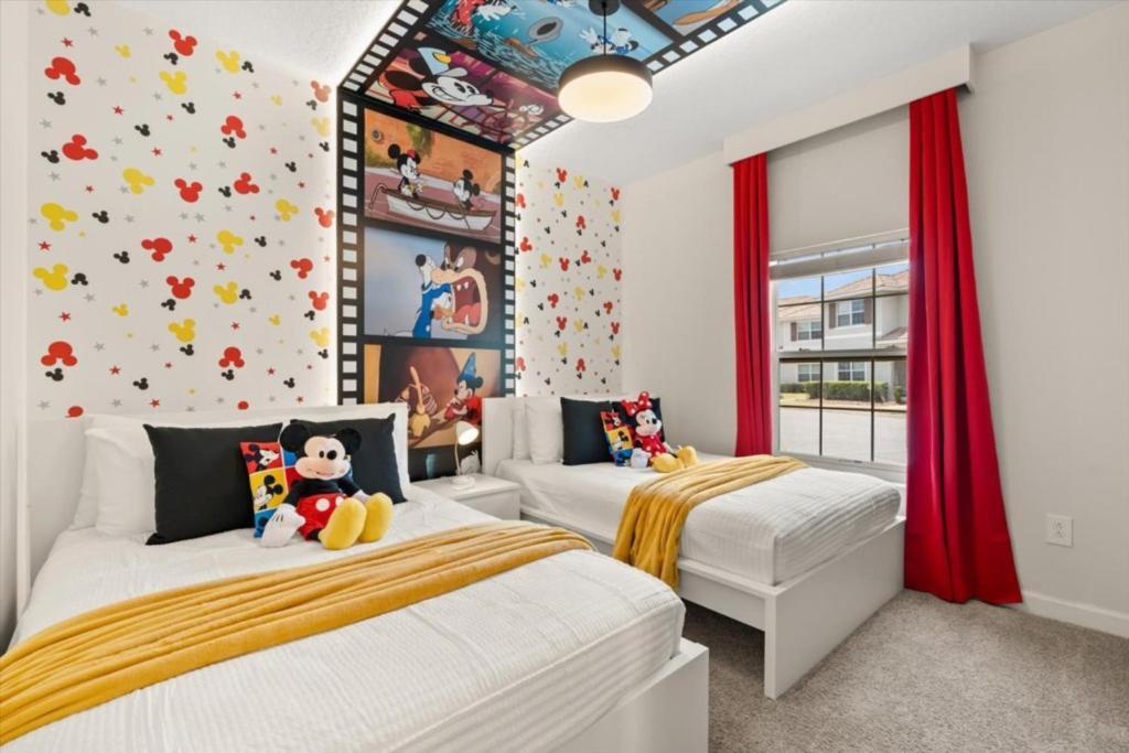 5 Bedrooms - 4 Bathrooms - Storey 4814 Rc Orlando