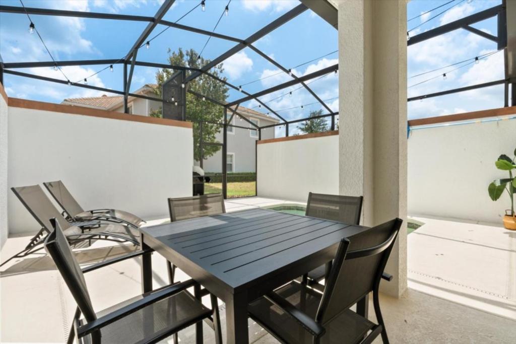5 Bedrooms - 4 Bathrooms - Storey 4814 Rc * Orlando