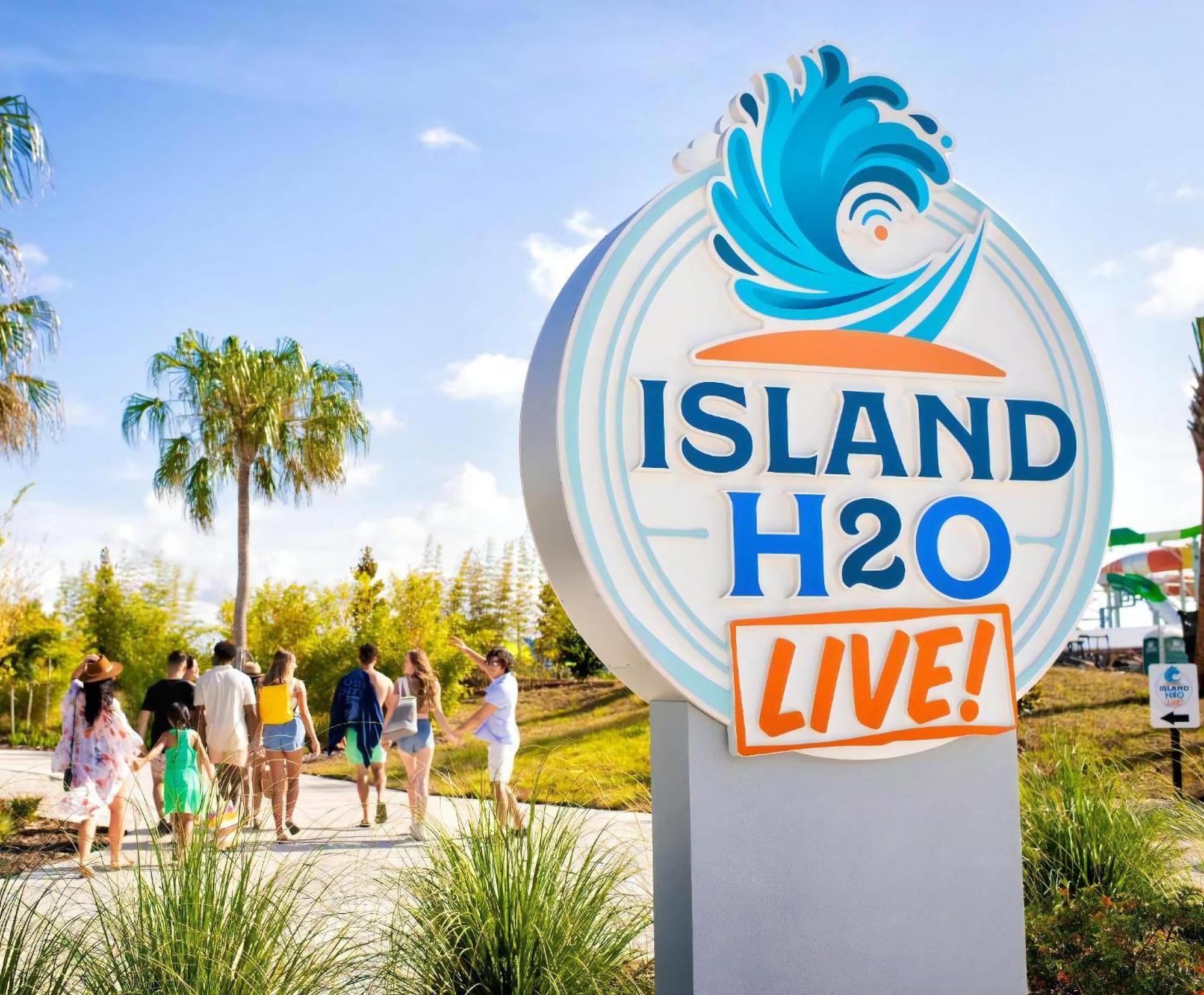 Sky Blue And Palm Trees Near With Margaritaville Island H2o Access - 8071kd Orlando