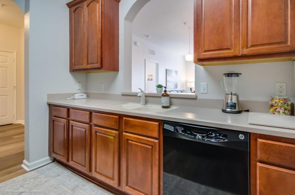 Beautiful Modern Vista Cay Condo, Near Parks-3025 Apartment