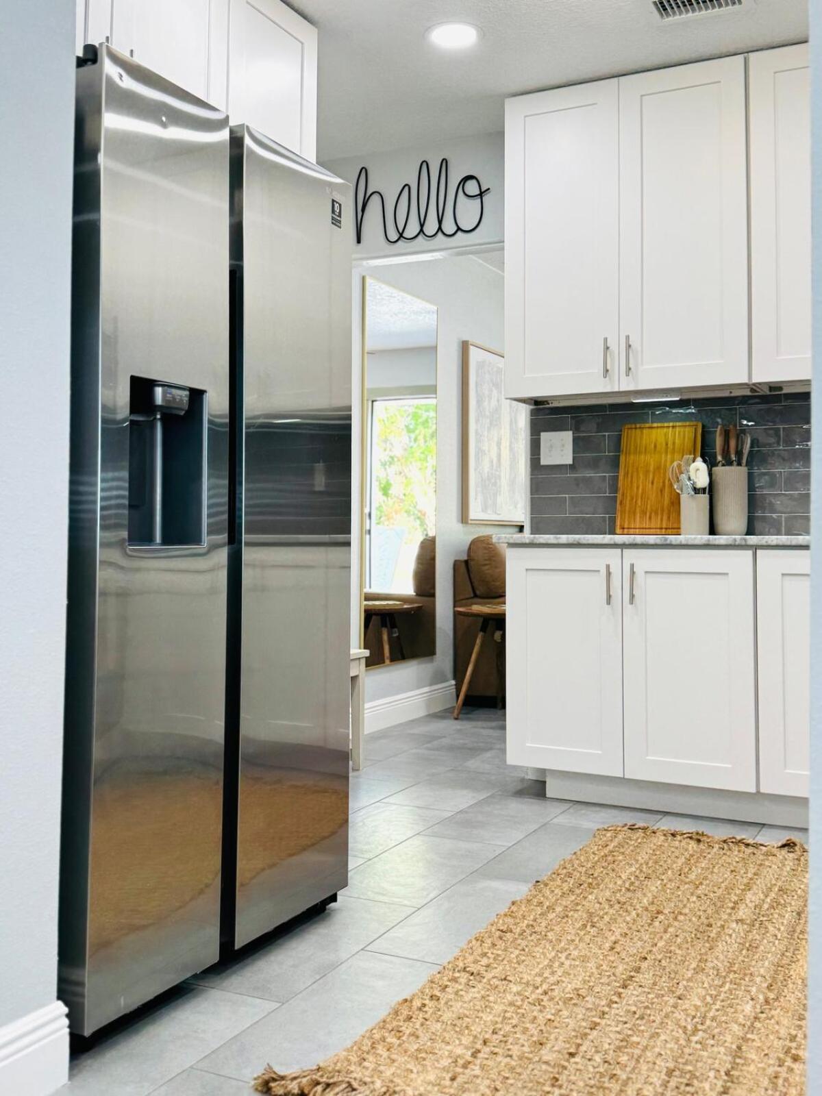 3br Oasis Dt Orl, Full Kitchen & Fenced Yard!