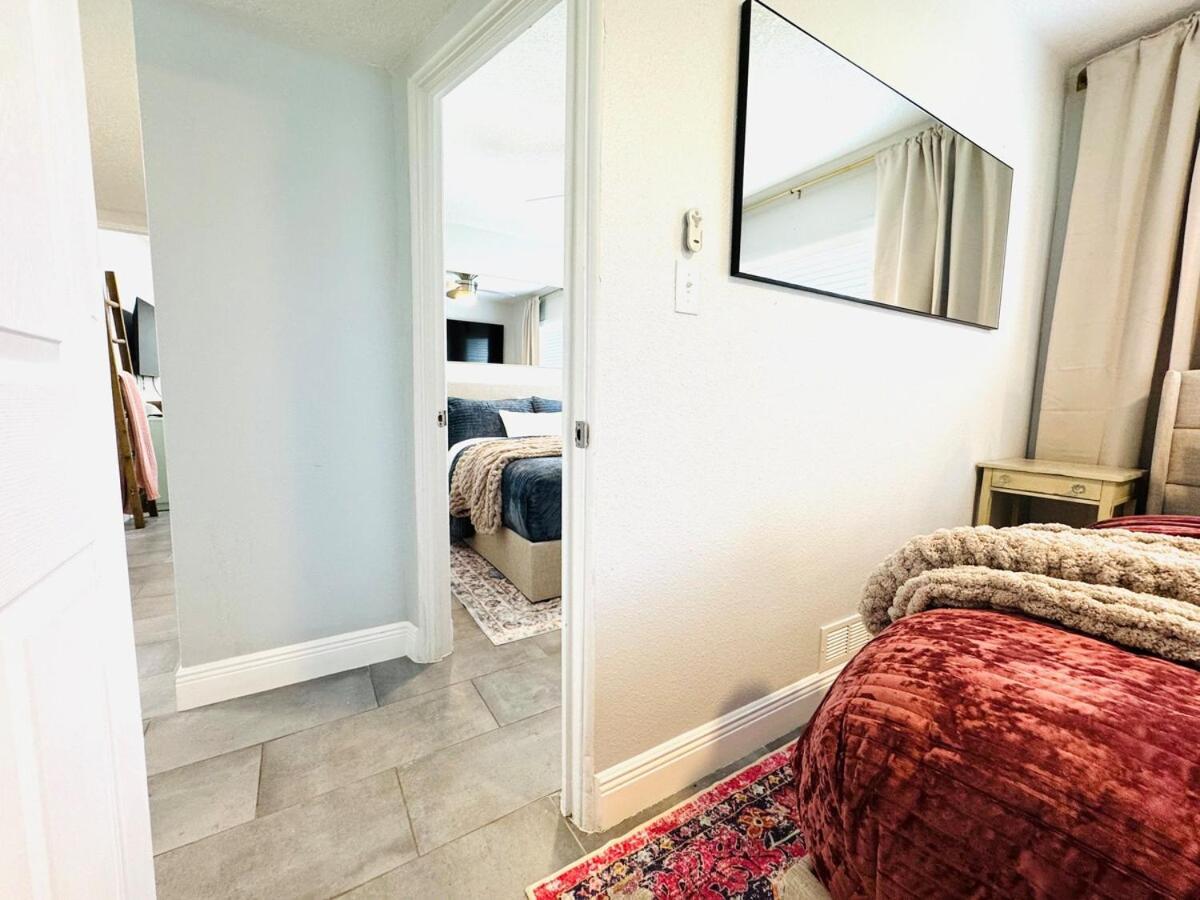 3br Oasis Dt Orl, Full Kitchen & Fenced Yard! *