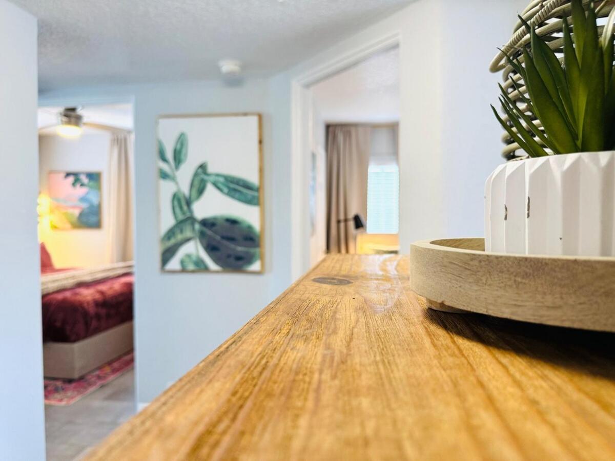 3br Oasis Dt Orl, Full Kitchen & Fenced Yard! Orlando