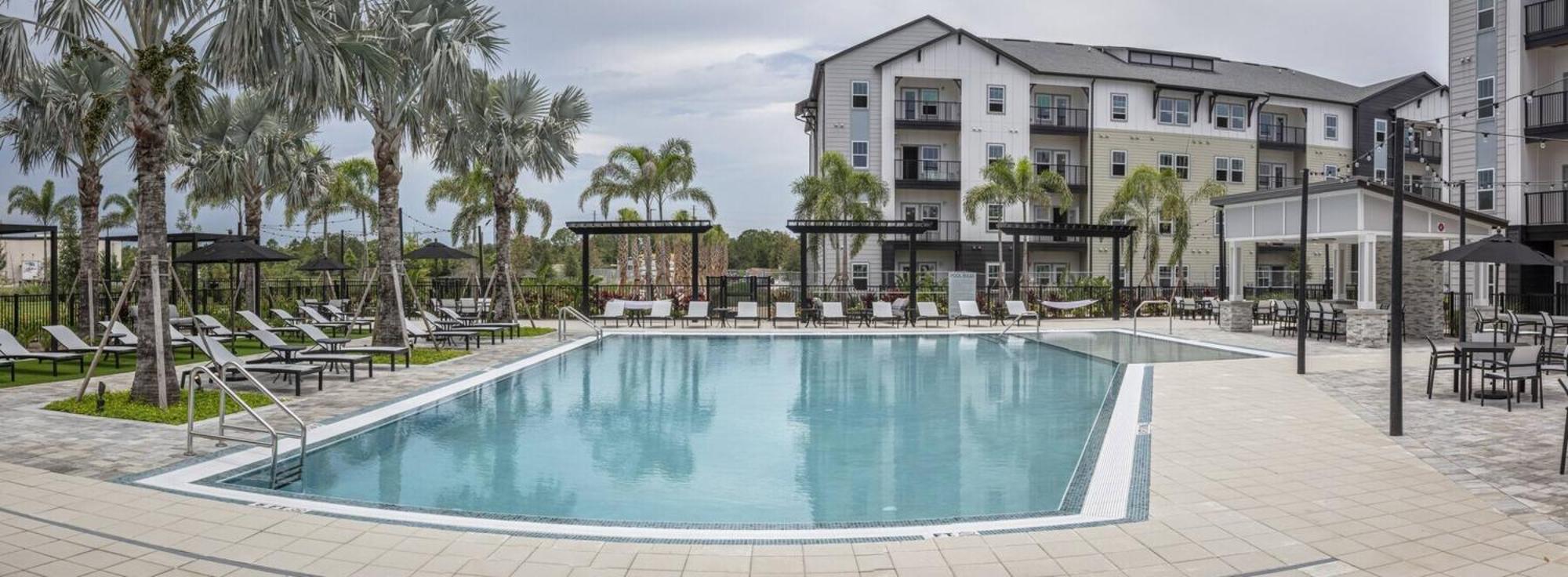 Complete King W Pool View & Gym Pet Friendly Near Parks Apartment