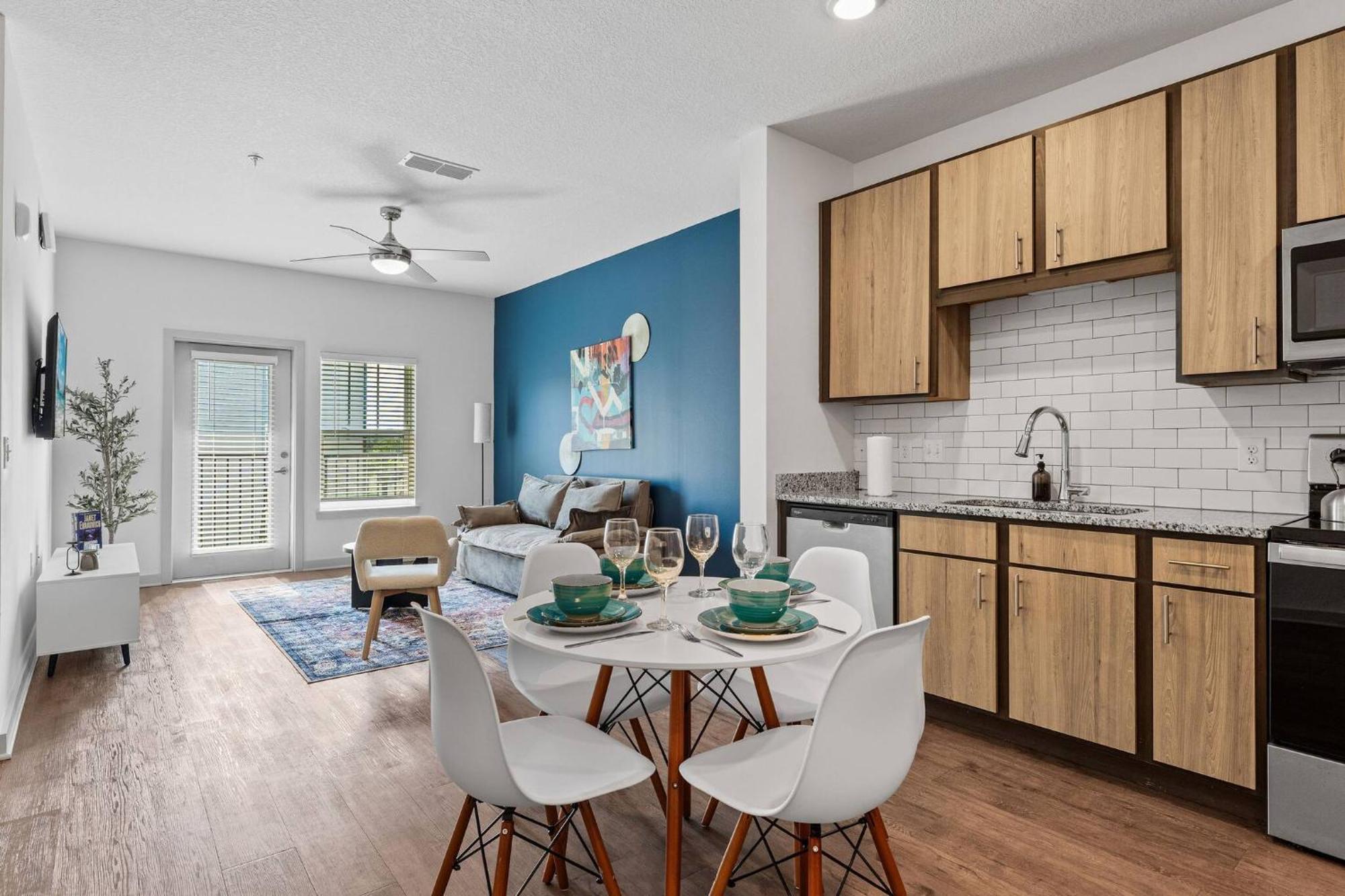 Complete King W Pool View & Gym Pet Friendly Near Parks *