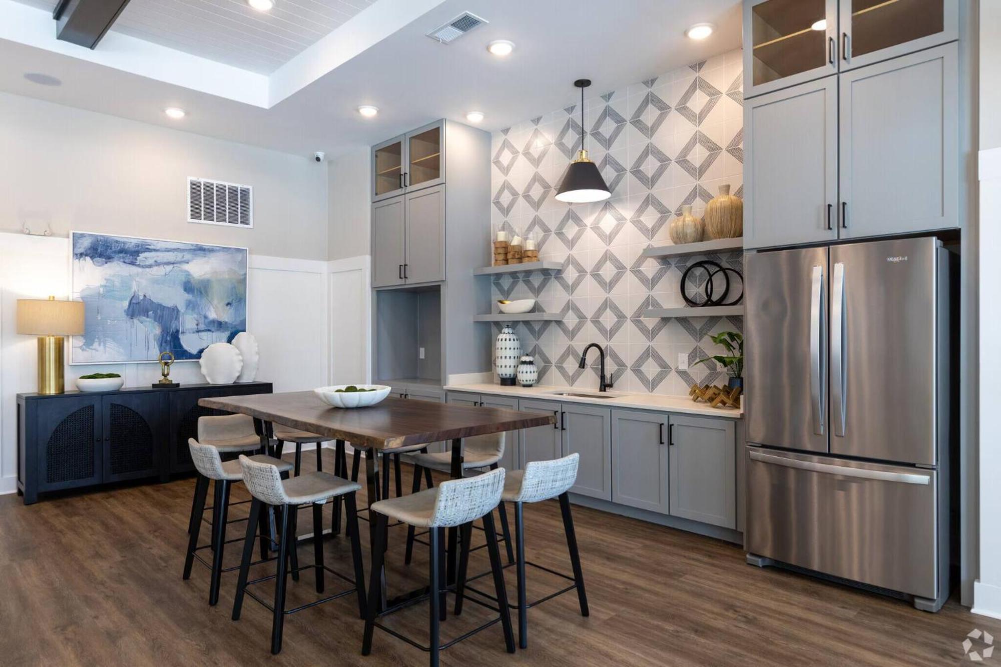 Complete King W Pool View & Gym Pet Friendly Near Parks * Orlando