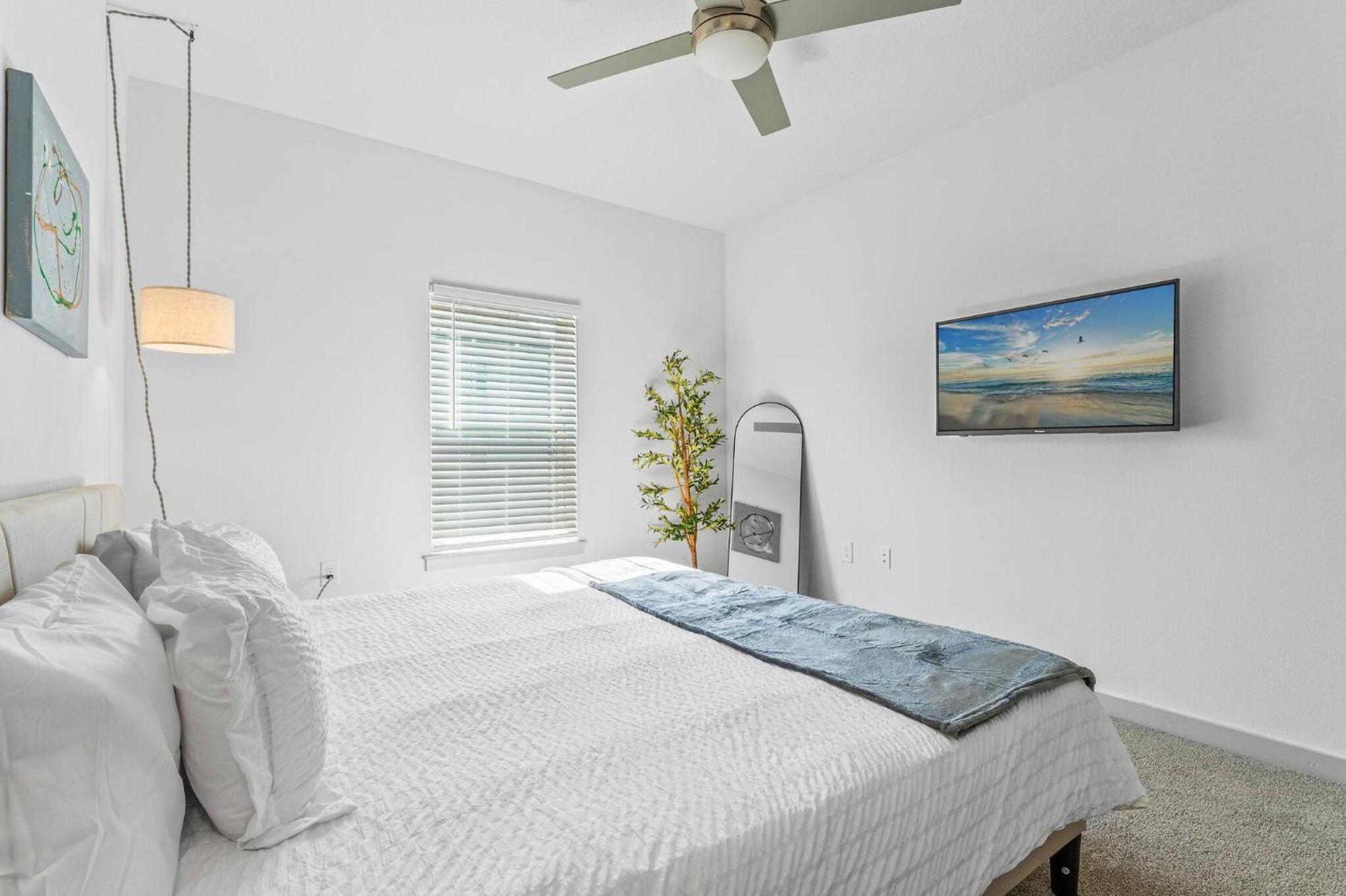 Complete King W Pool View & Gym Pet Friendly Near Parks Orlando
