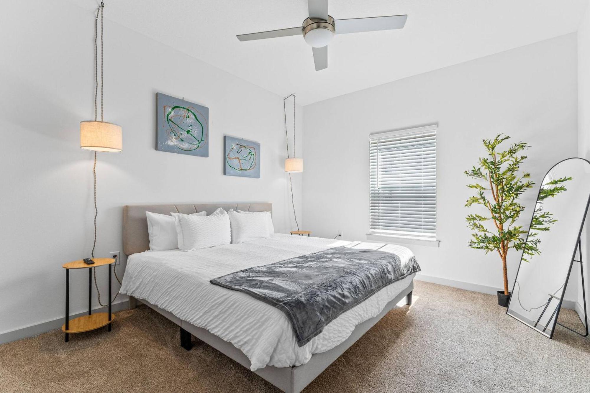 Complete King W Pool View & Gym Pet Friendly Near Parks Apartment Orlando