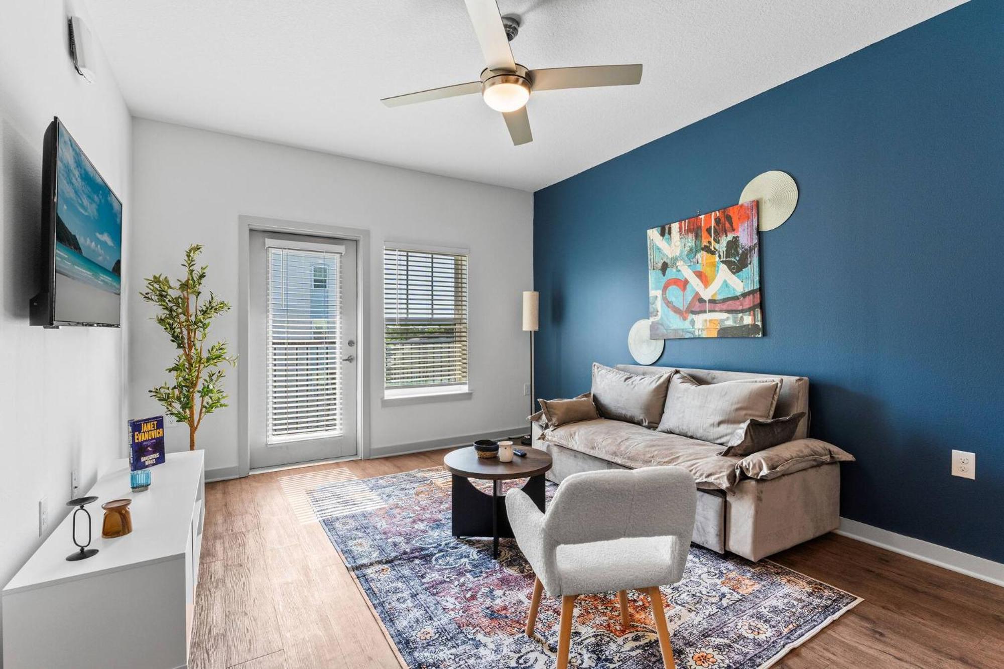 Apartment Complete King W Pool View & Gym Pet Friendly Near Parks Orlando
