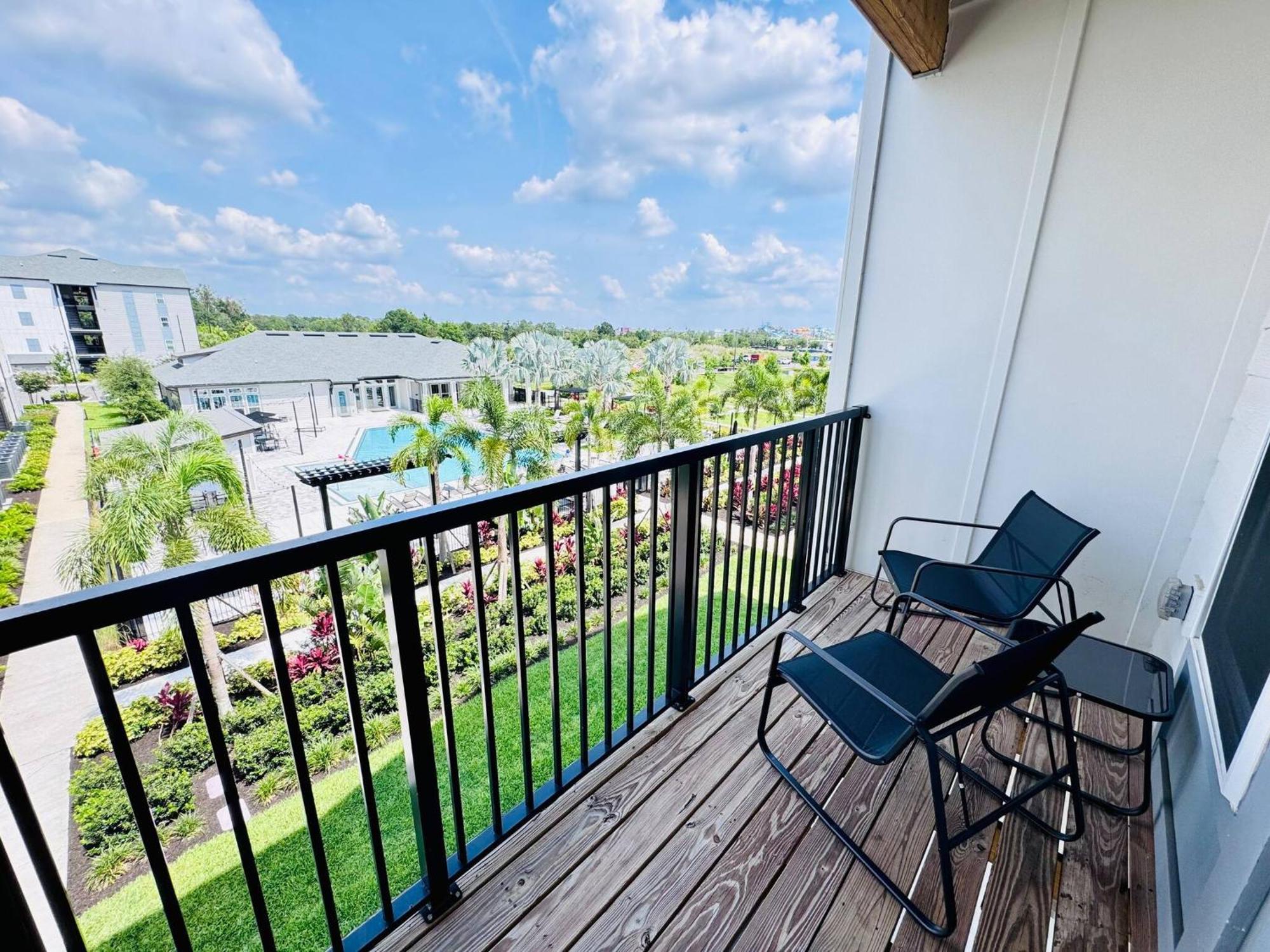 Complete King W Pool View & Gym Pet Friendly Near Parks Apartment Orlando