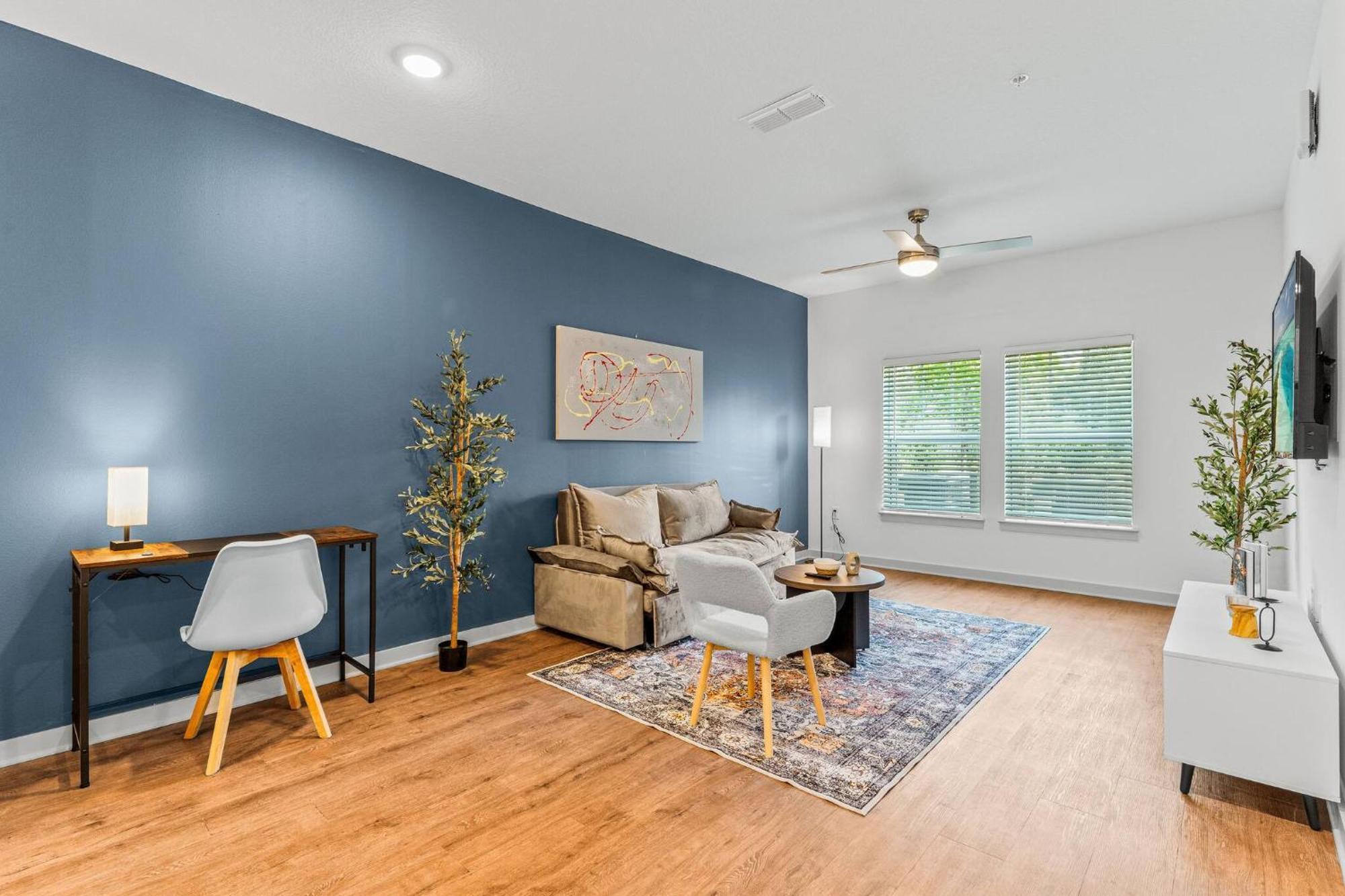 Apartment Complete Comfy King Bed W Pool & Gym And Close To Parks Orlando