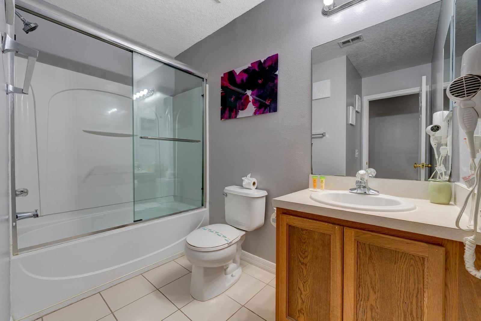 Comfy Townhome Minutes From Holiday home